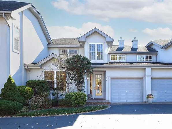 586 Verona Drive #586, Melville, NY 11747