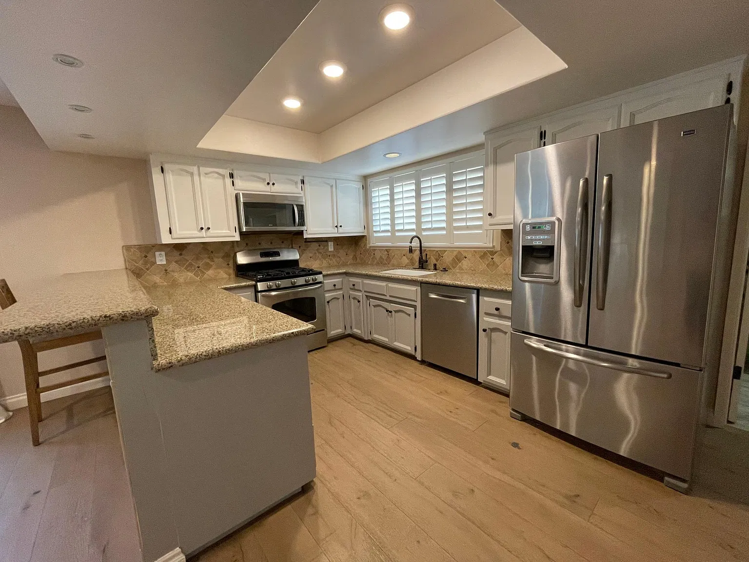 3 bed, 2.5 bath, 1890 sqft, $4,000 — Photo 2