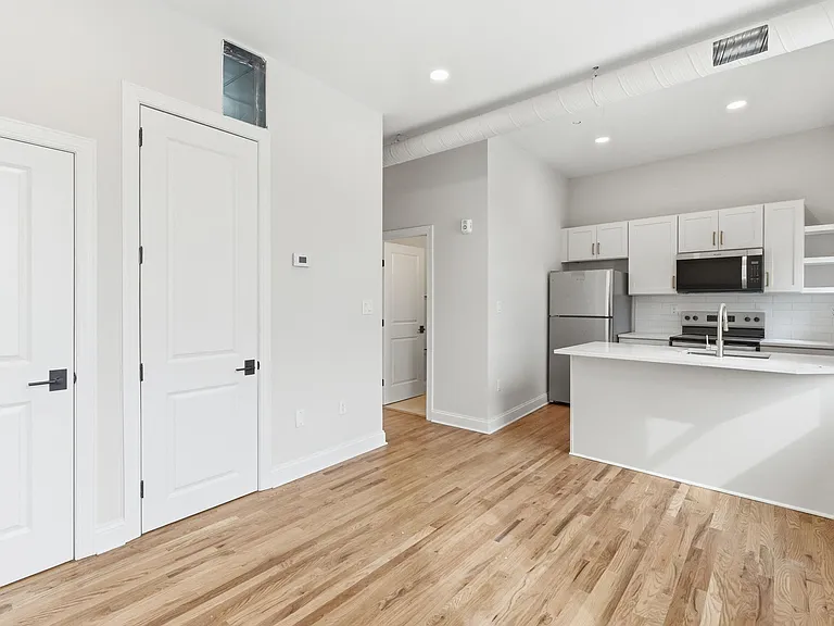 337 S Fremont Ave #1 — Photo 5