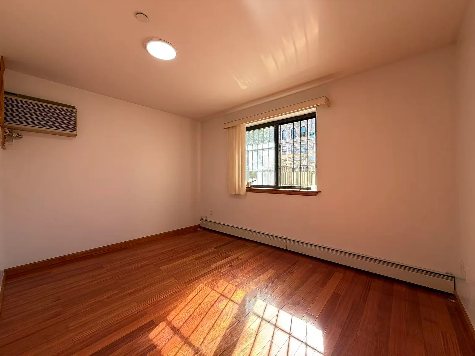 1 bed, 700 sqft, $2,000 — Photo 4