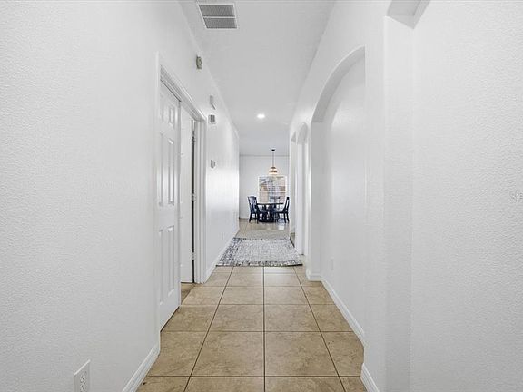 4th image of 1911 Commander Way