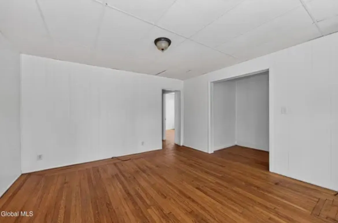 4 bed, 1258 sqft, $1,800 — Photo 3