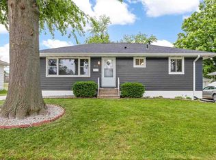 332 28th St NW, Cedar Rapids, IA 52405