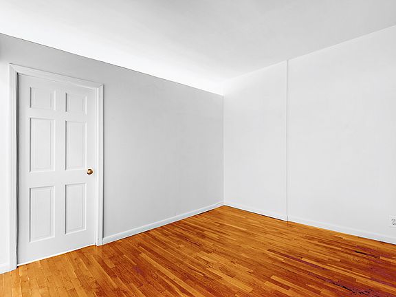 3rd image of 226 E 25th St APT 5D