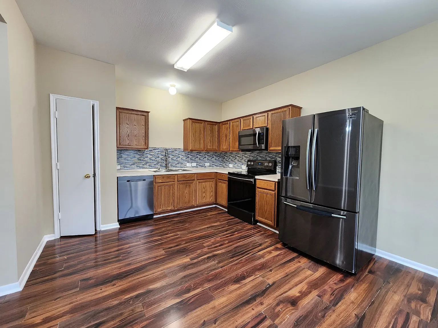 3 bed, 2.0 bath, 1409 sqft, $1,795 — Photo 4