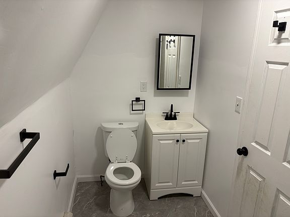 5th image of 27 N 18th St Floor 3