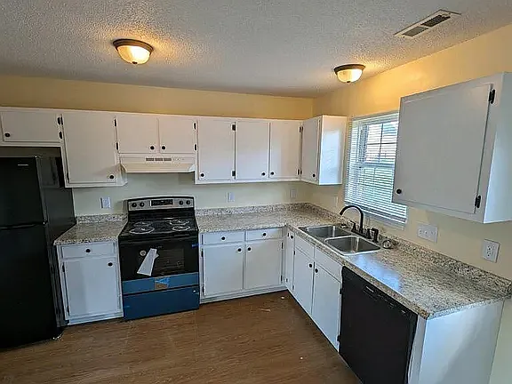 427 Elmira St #B — Photo 2