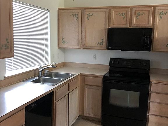 5th image of 15129 Admiralty Way APT A1