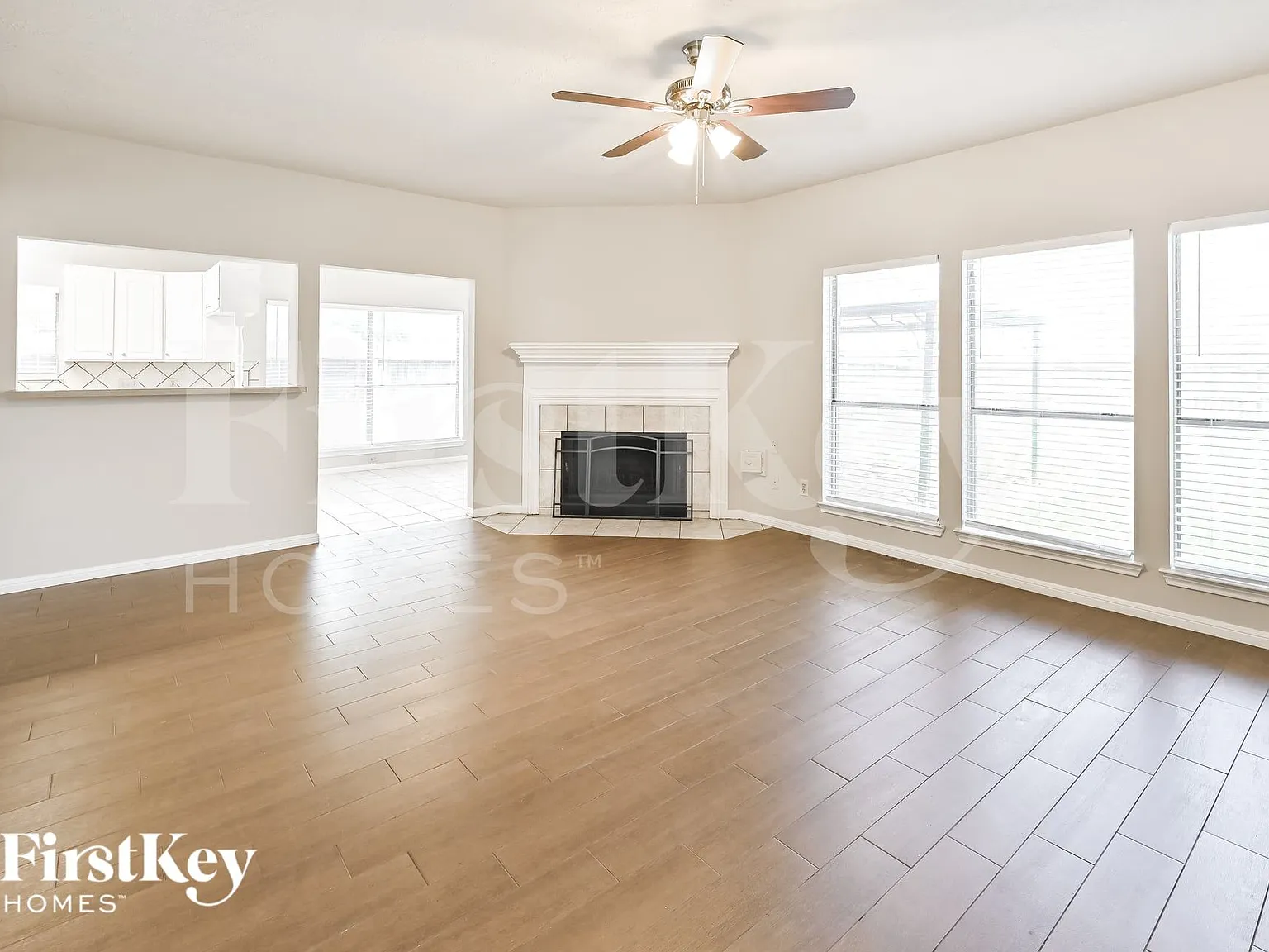 5 bed, 2.5 bath, 2950 sqft, $2,865 — Photo 3