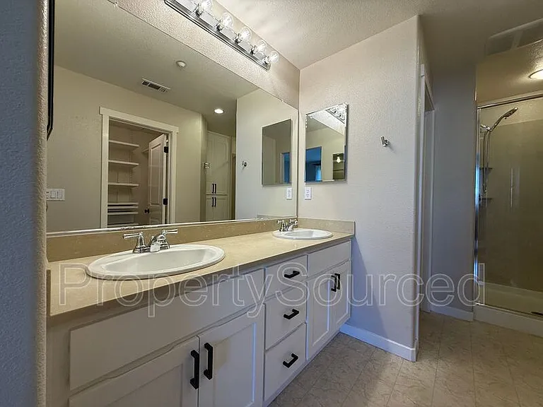 170 N North St #104 — Photo 25
