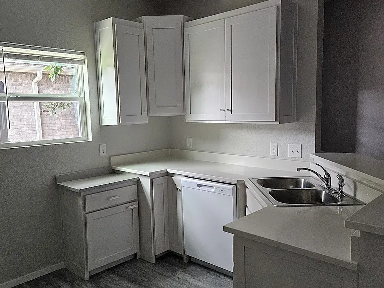 221 San Angelo St #A — Photo 11