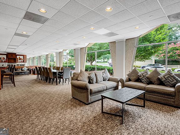 4th image of 2479 Peachtree Rd NE APT 1716