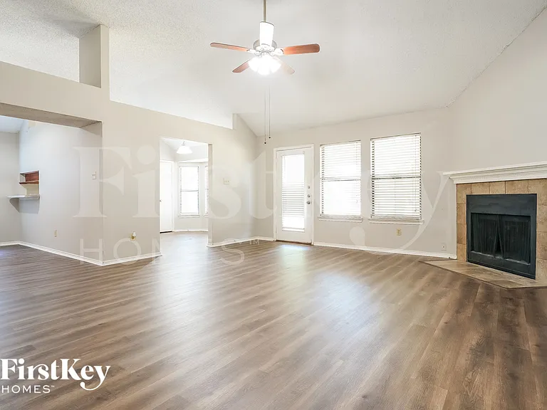4742 Cornflower Dr — Photo 3