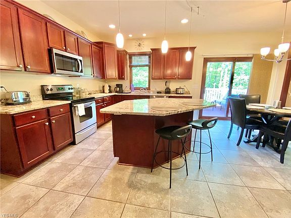 4th image of 285 Maron Ln