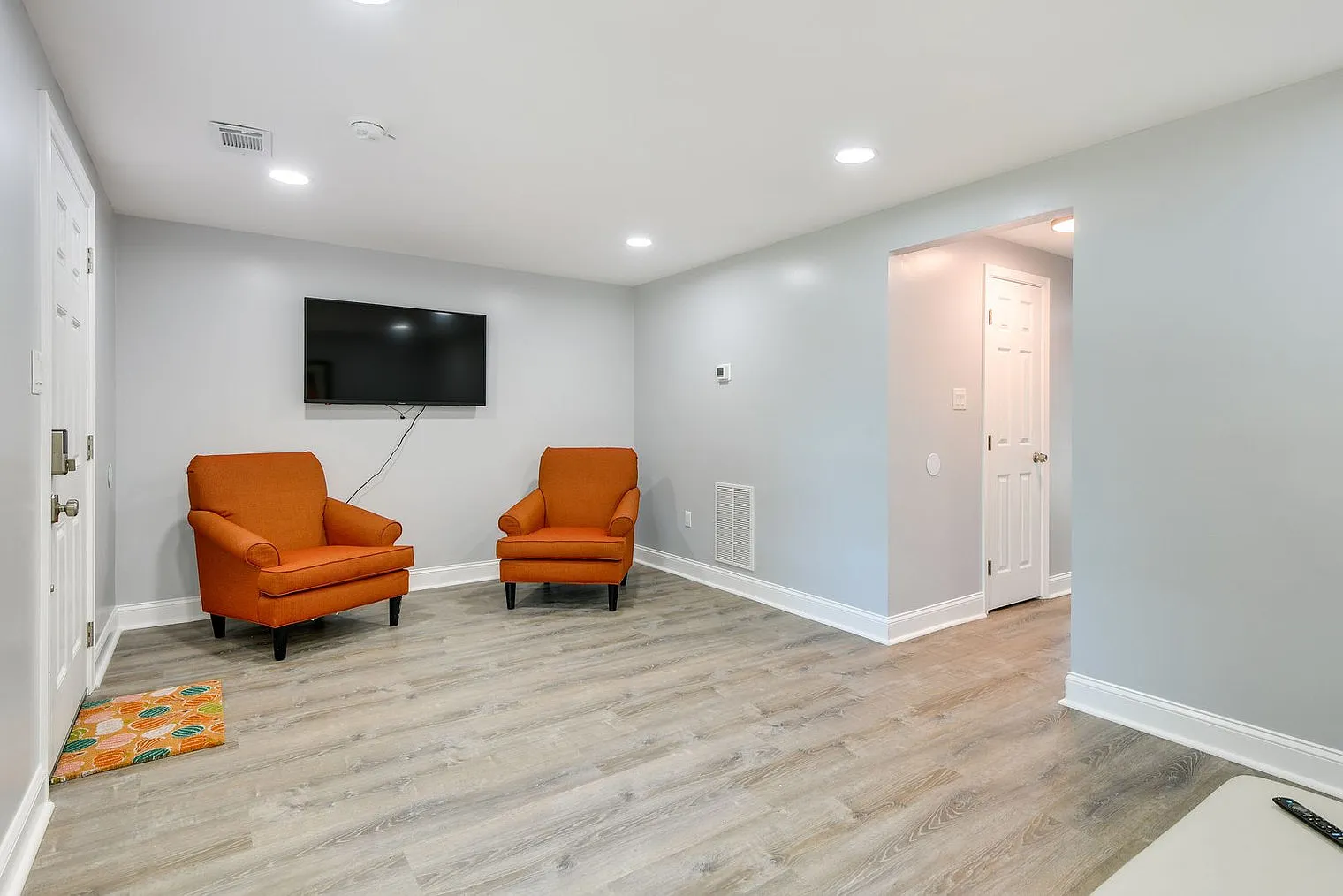 3 bed, 1.0 bath, 1119 sqft, $4,441 — Photo 3