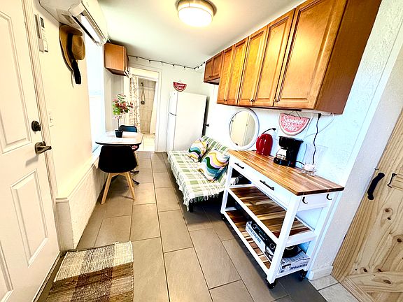 1x1 BACKYARD RENTAL OR FULL HOUSE