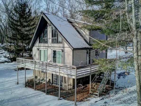 142 Gunstock Ln, Tafton, PA 18464