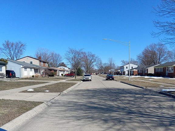4th image of 38648 Scott Dr