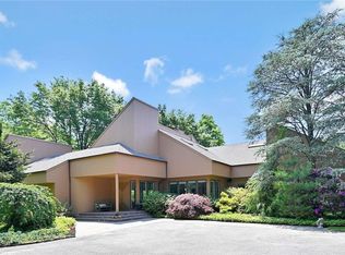 203 Brookville Rd, Glen Head, NY 11545