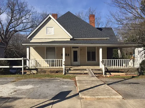 231 Cambridge Ave E Photo 1