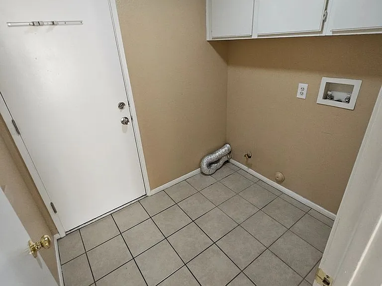 17593 Dayton St — Photo 7