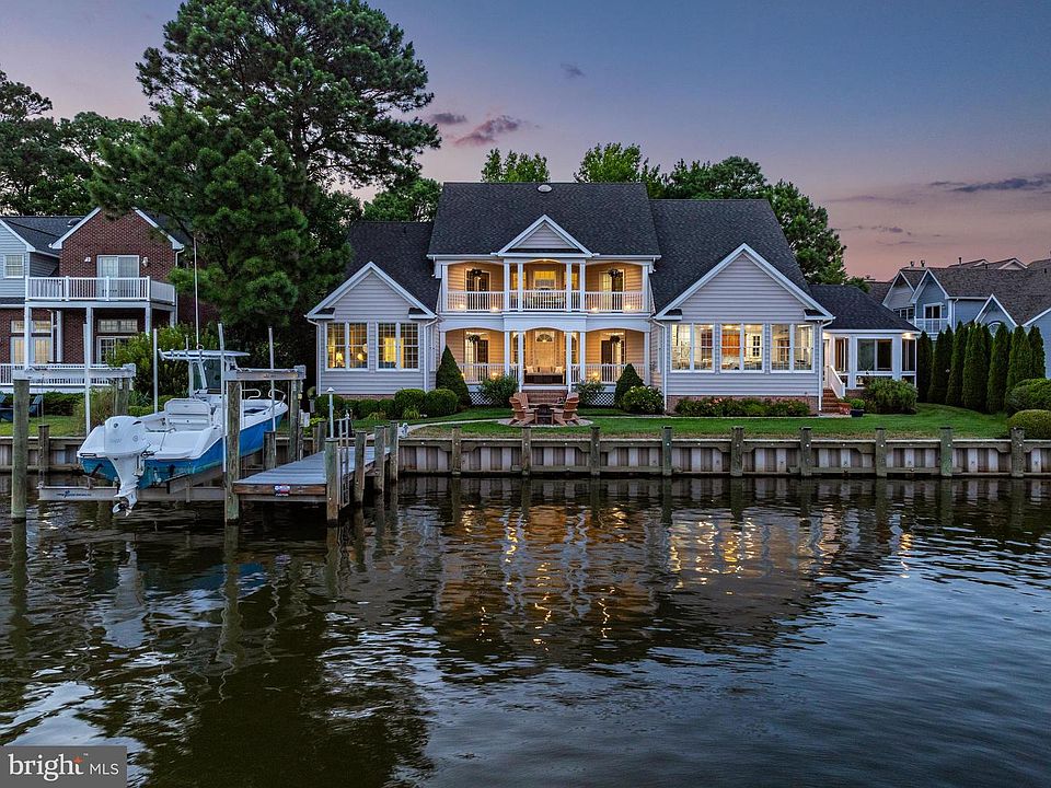 1st image of 538 Yacht Club Dr