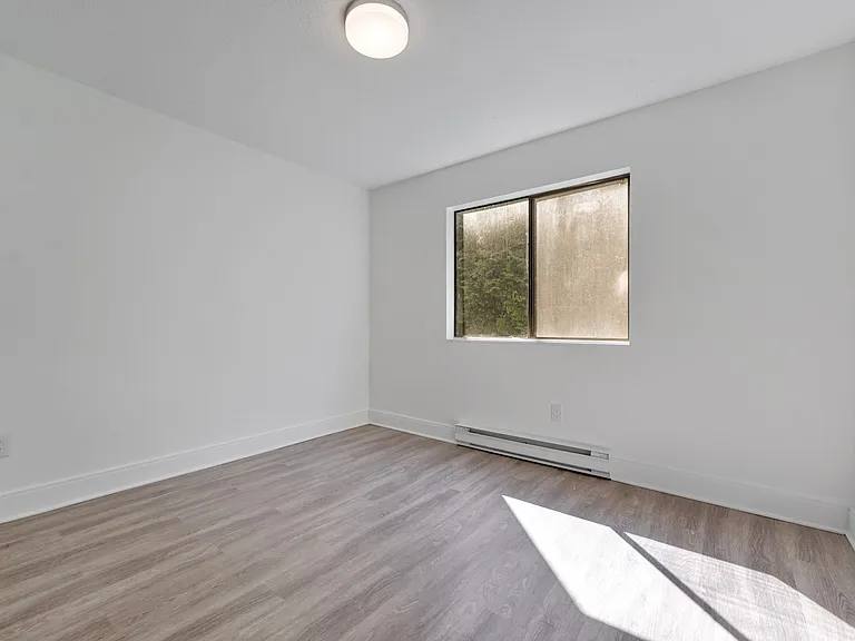 4026 Quadra St — Photo 13