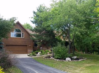 8066 N Dixboro Rd, South Lyon, MI 48178