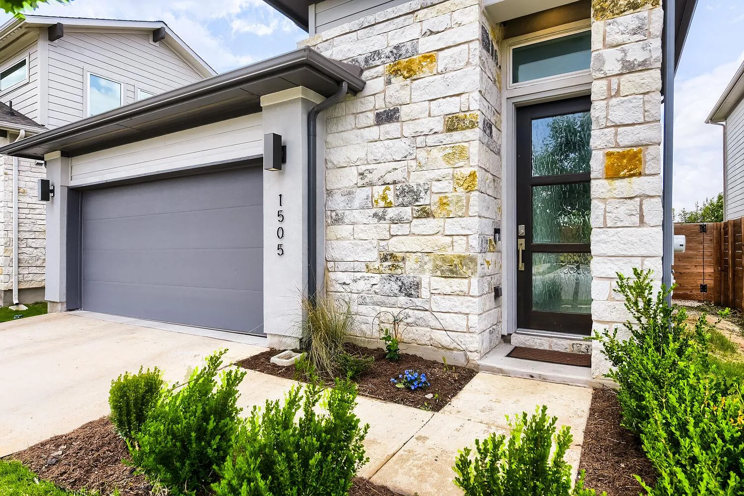 4 bed, 3.5 bath, 2322 sqft, $3,000 — Photo 2