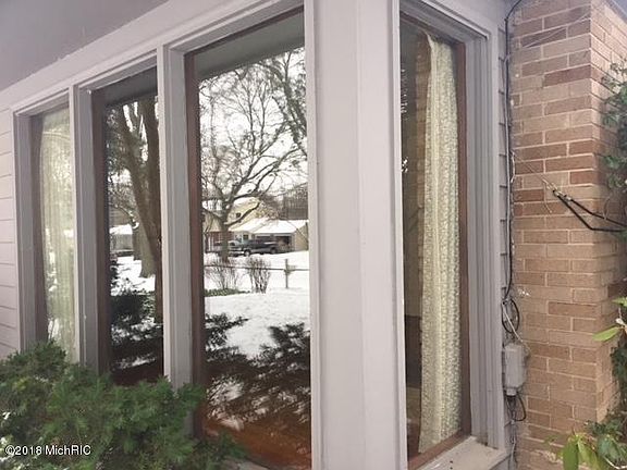4th image of 1751 Woodcliff Ave SE