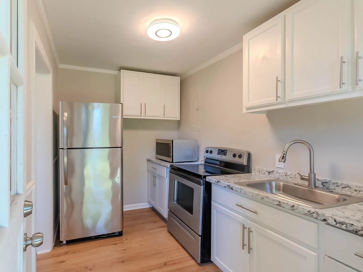 2 bed, 875 sqft, $1,450 — Photo 2