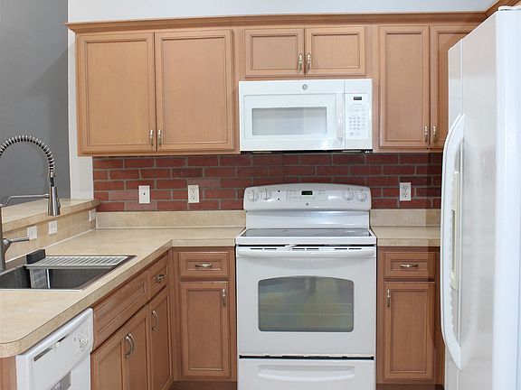 3rd image of 682 Brooke Hampton Dr