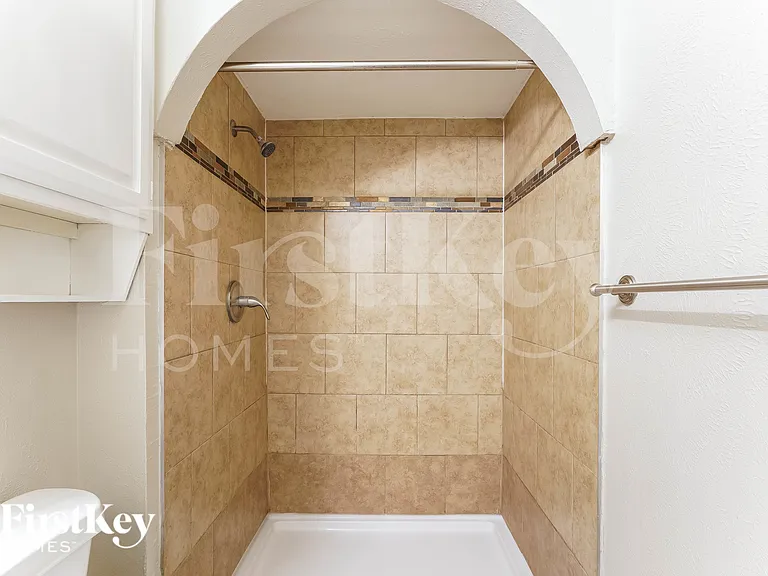 1316 Royal Oak Dr — Photo 13