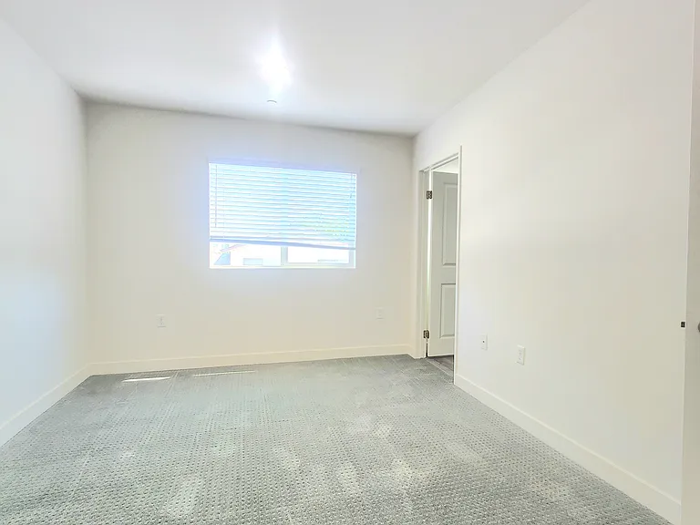 644 N Harvard Blvd #204 — Photo 17