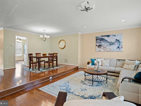 5th image of 10152 Village Knolls Ct
