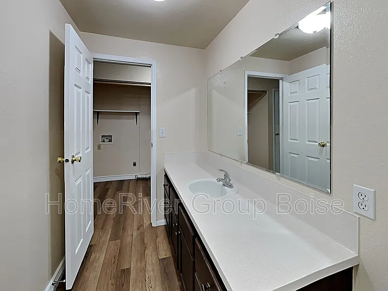 106 N Homedale Ave — Photo 9