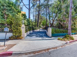 916 Foothill Rd, Beverly Hills, CA 90210