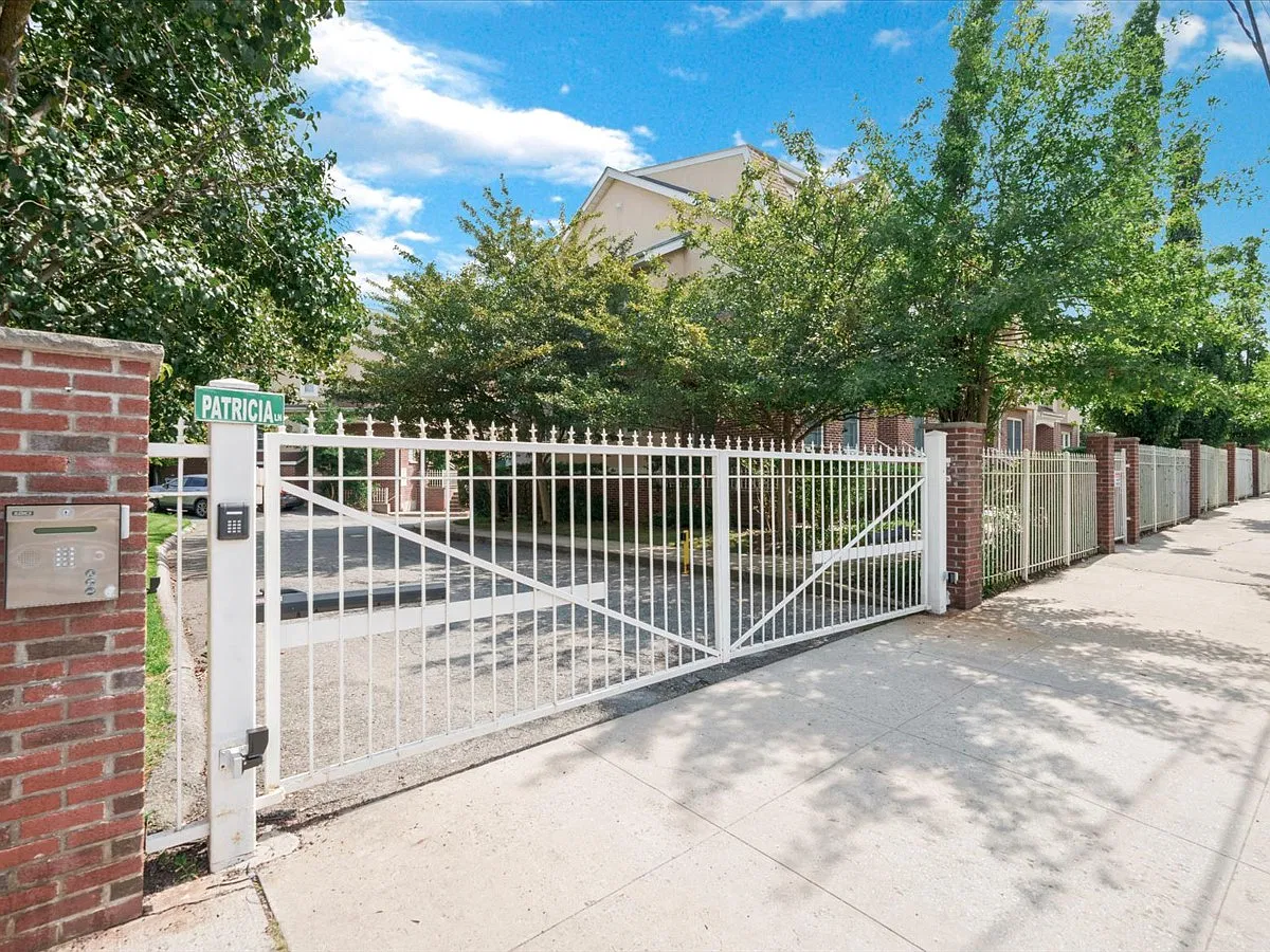 2 bed, 1050 sqft, $3,500 — Photo 1