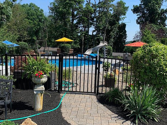 3rd image of 51 Augusta Ln