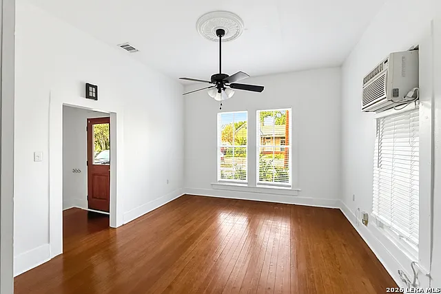 220 Leigh St — Photo 3