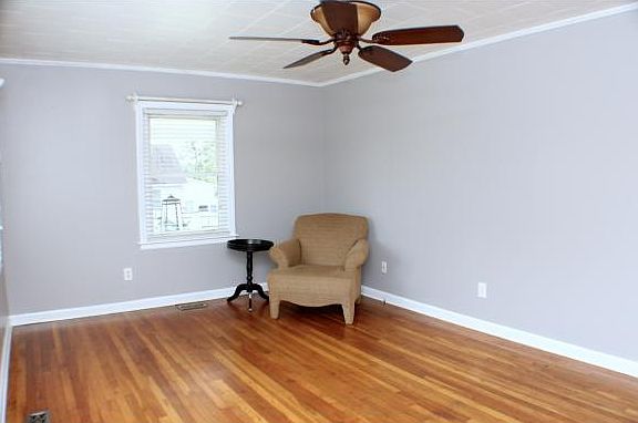 2nd image of 122 Circle Dr