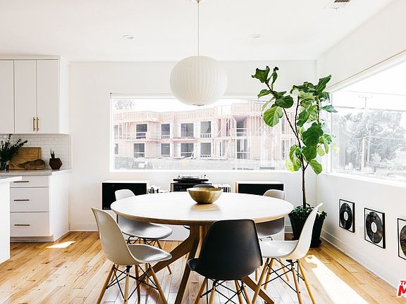 3rd image of 2815 Bellevue Ave