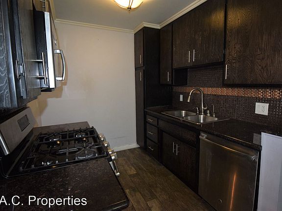 5th image of 6911 Woodman Ave APT 7