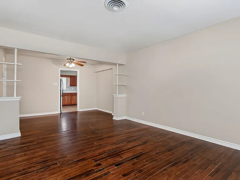 10943 Desdemona Dr — Photo 2
