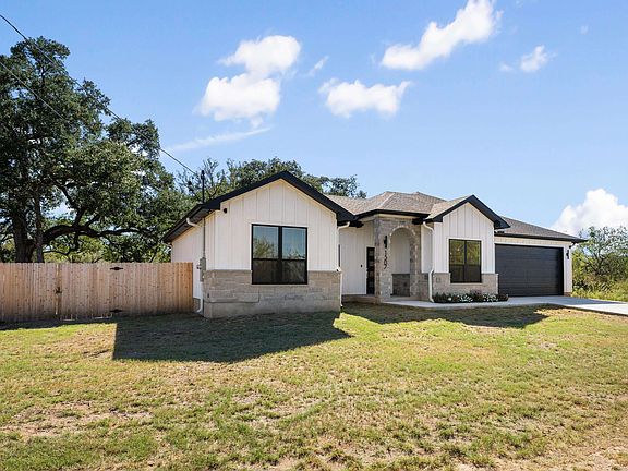 2nd image of 1507 Woodcrest Drive