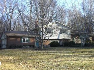 122 Valhalla Dr, New Castle, PA 16105