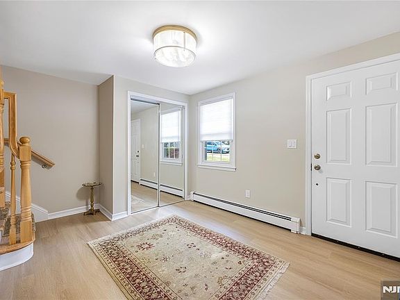 3rd image of 623 Hillsdale Ave