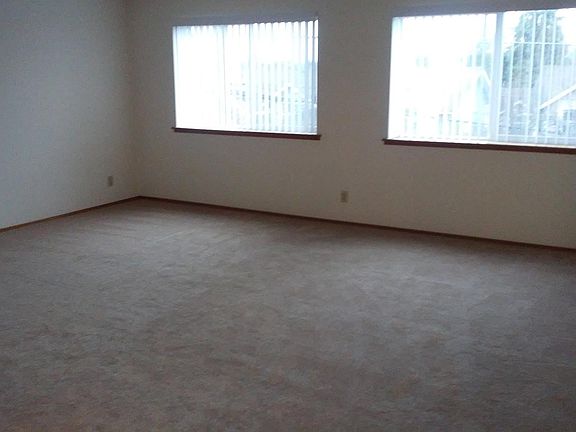 Dining area to living room