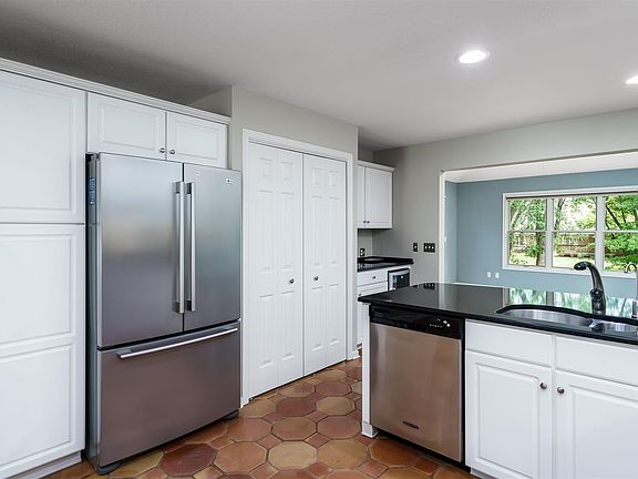 5th image of 2935 Northcliffe Ct