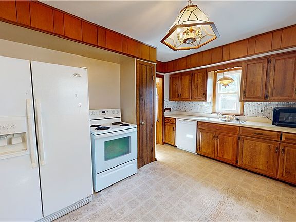 3rd image of 497 Belle Ave